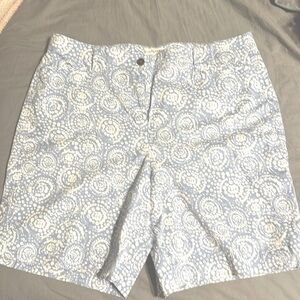 Kim Rogers Ladies Shorts Size 18. Blue and White. Like New. RN#31104.